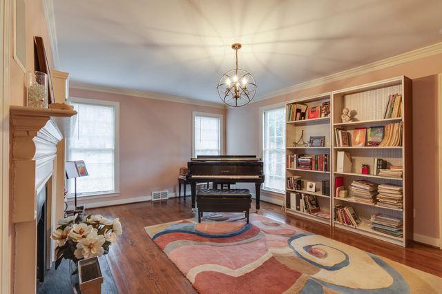 4072 N WALNUT GROVE CIR, Memphis, TN 38117