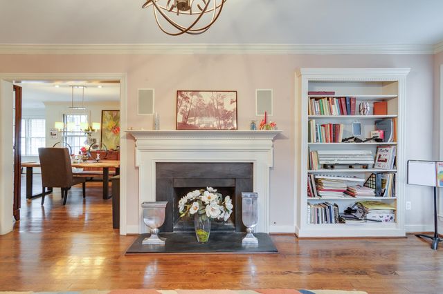 4072 N WALNUT GROVE CIR, Memphis, TN 38117