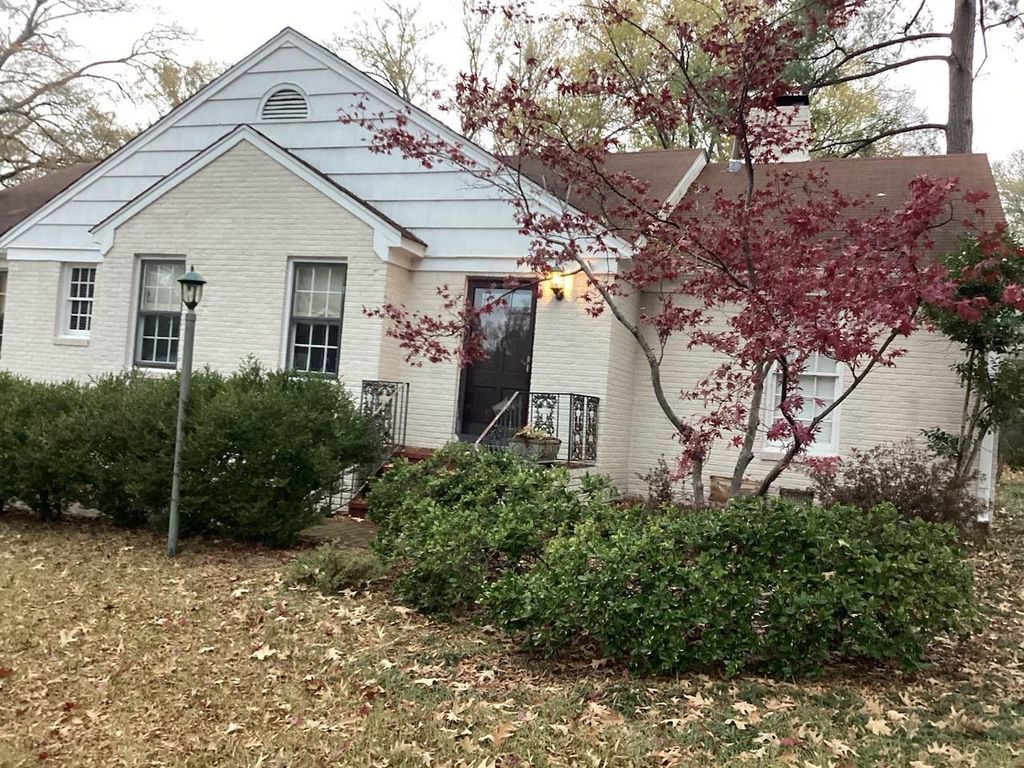 4072 N WALNUT GROVE CIR, Memphis, TN 38117