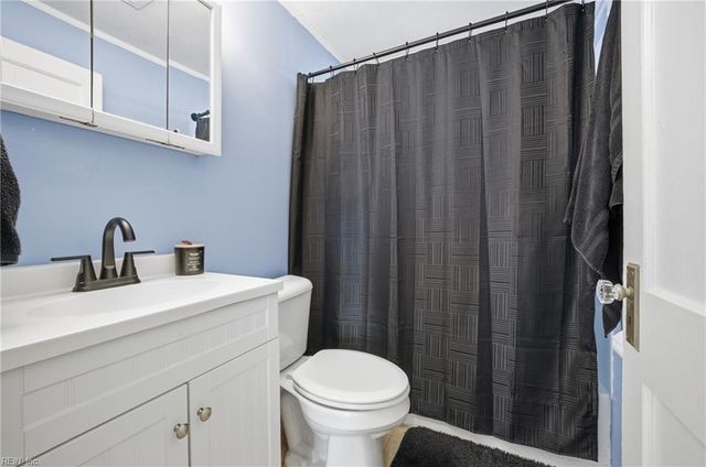 5912 Andrew PL, Newport News, VA 23605