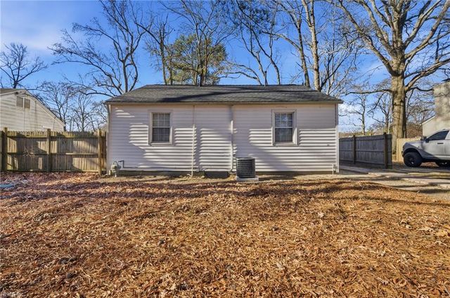 5912 Andrew PL, Newport News, VA 23605