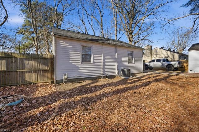 5912 Andrew PL, Newport News, VA 23605