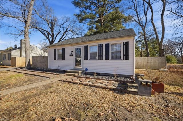 5912 Andrew PL, Newport News, VA 23605