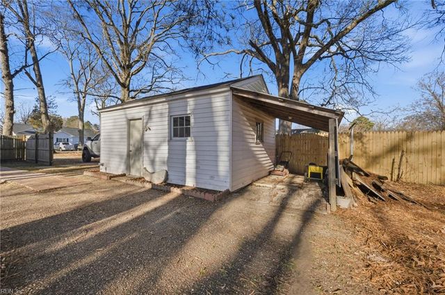 5912 Andrew PL, Newport News, VA 23605