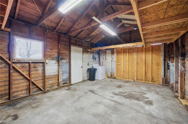 5912 Andrew PL, Newport News, VA 23605