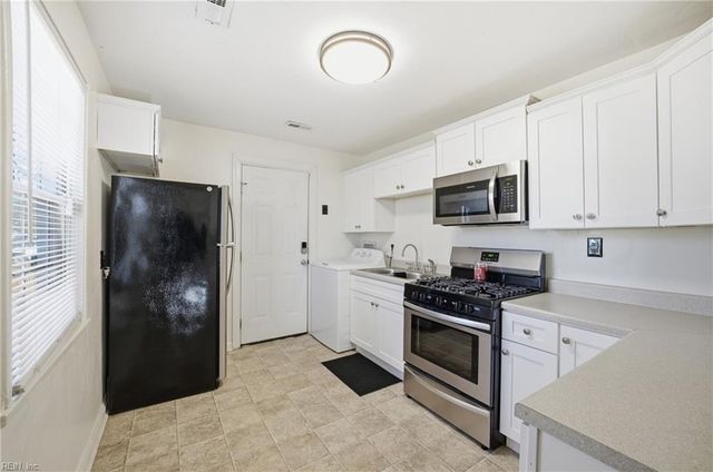 5912 Andrew PL, Newport News, VA 23605