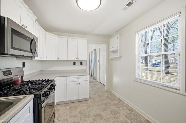 5912 Andrew PL, Newport News, VA 23605