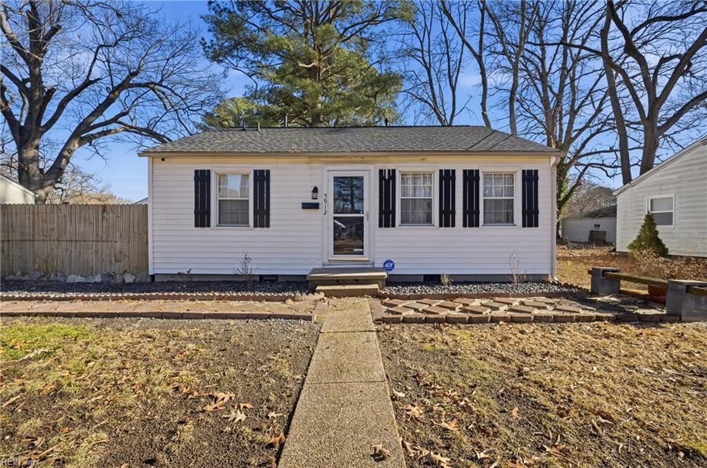 5912 Andrew PL, Newport News, VA 23605