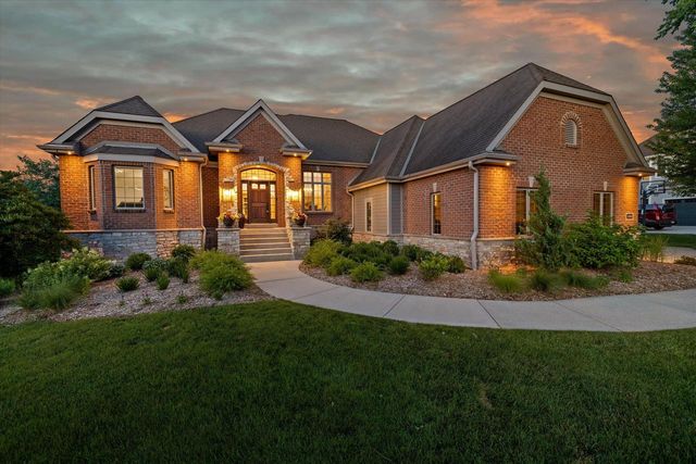 1168 Mary Hill CIRCLE, Hartland, WI 53029