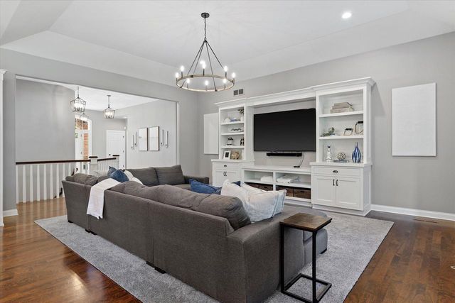 1168 Mary Hill CIRCLE, Hartland, WI 53029