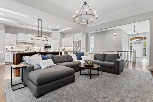 1168 Mary Hill CIRCLE, Hartland, WI 53029