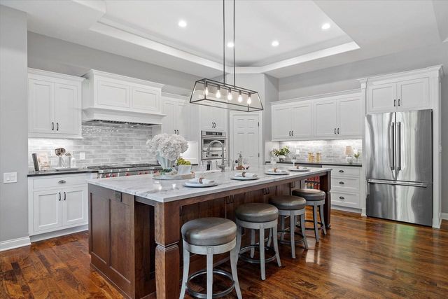 1168 Mary Hill CIRCLE, Hartland, WI 53029