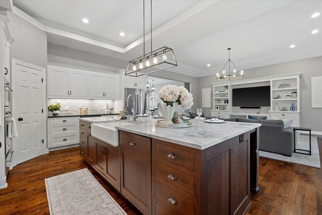 1168 Mary Hill CIRCLE, Hartland, WI 53029