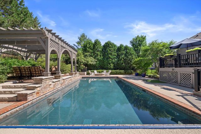 1168 Mary Hill CIRCLE, Hartland, WI 53029
