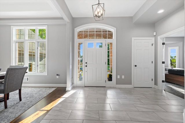 1168 Mary Hill CIRCLE, Hartland, WI 53029