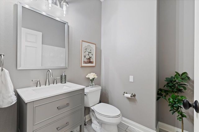 1168 Mary Hill CIRCLE, Hartland, WI 53029