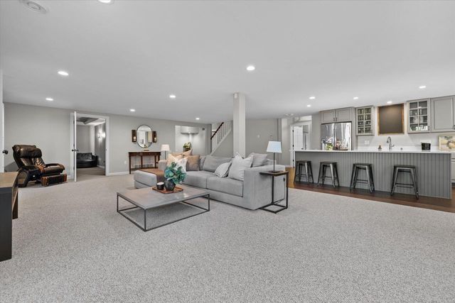 1168 Mary Hill CIRCLE, Hartland, WI 53029