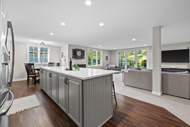 1168 Mary Hill CIRCLE, Hartland, WI 53029
