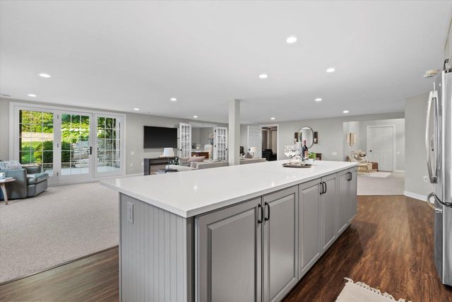 1168 Mary Hill CIRCLE, Hartland, WI 53029