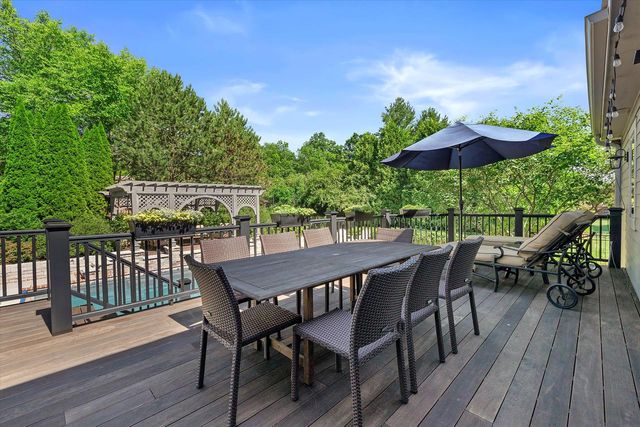 1168 Mary Hill CIRCLE, Hartland, WI 53029