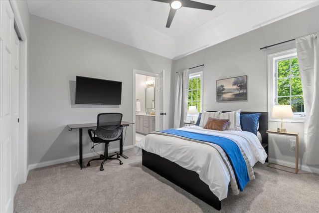 1168 Mary Hill CIRCLE, Hartland, WI 53029