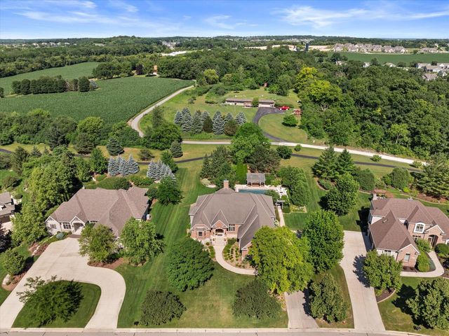 1168 Mary Hill CIRCLE, Hartland, WI 53029