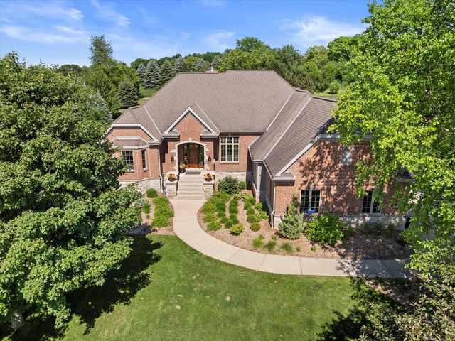 1168 Mary Hill CIRCLE, Hartland, WI 53029