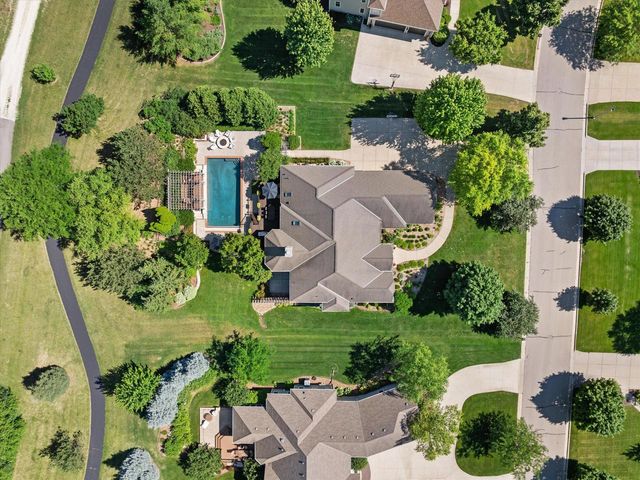 1168 Mary Hill CIRCLE, Hartland, WI 53029