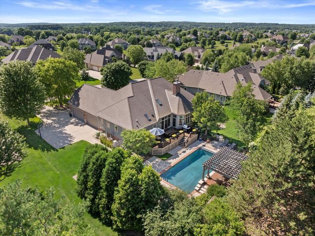 1168 Mary Hill CIRCLE, Hartland, WI 53029