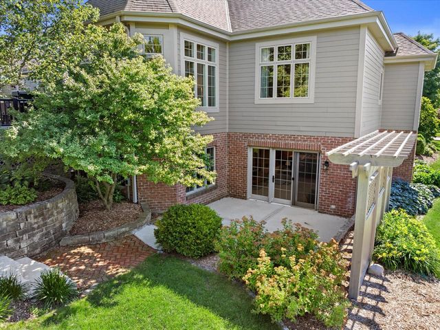 1168 Mary Hill CIRCLE, Hartland, WI 53029