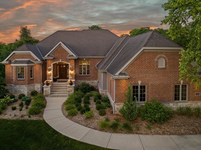 1168 Mary Hill CIRCLE, Hartland, WI 53029