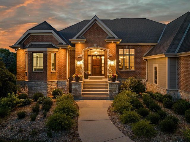 1168 Mary Hill CIRCLE, Hartland, WI 53029