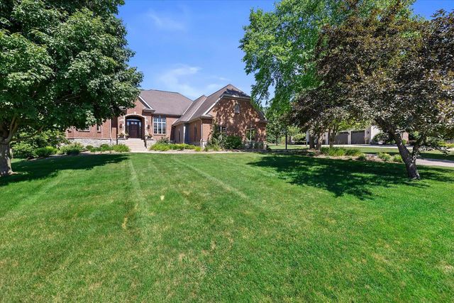 1168 Mary Hill CIRCLE, Hartland, WI 53029