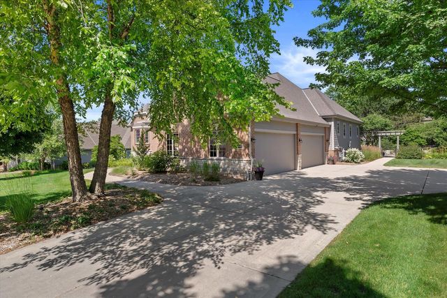 1168 Mary Hill CIRCLE, Hartland, WI 53029
