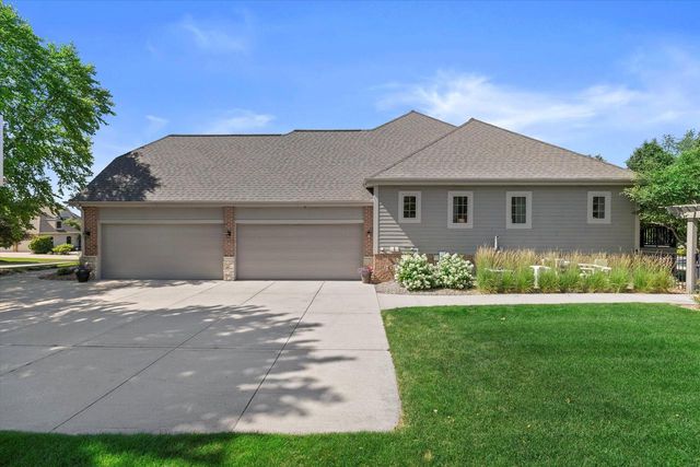 1168 Mary Hill CIRCLE, Hartland, WI 53029