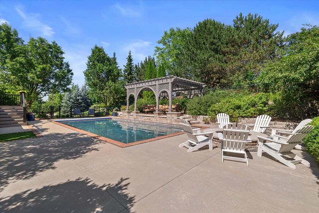 1168 Mary Hill CIRCLE, Hartland, WI 53029