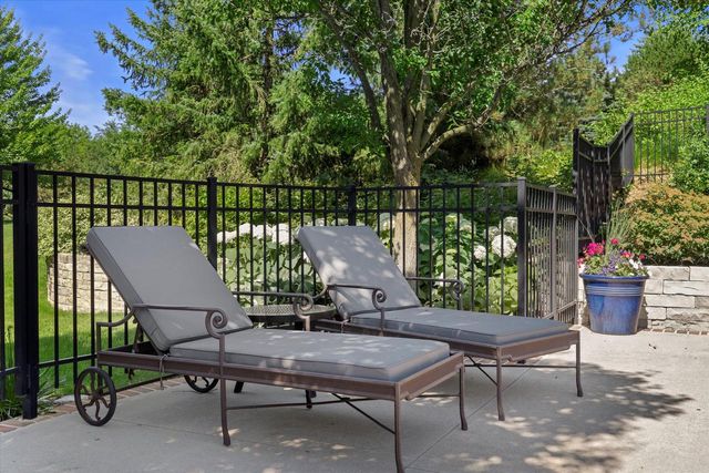 1168 Mary Hill CIRCLE, Hartland, WI 53029