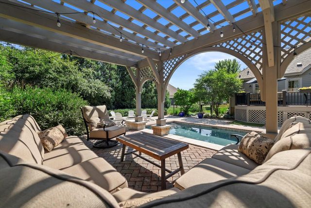 1168 Mary Hill CIRCLE, Hartland, WI 53029