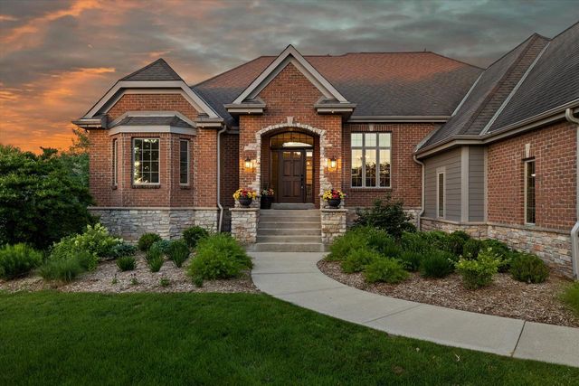 1168 Mary Hill CIRCLE, Hartland, WI 53029