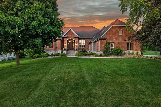1168 Mary Hill CIRCLE, Hartland, WI 53029