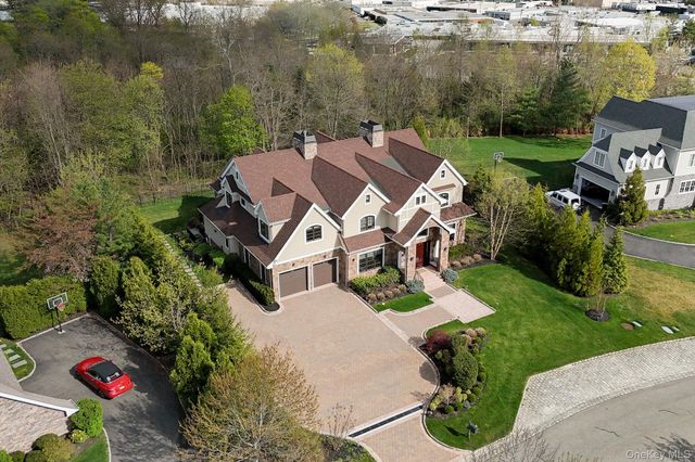 11 Buckingham Court, Muttontown, NY 11791