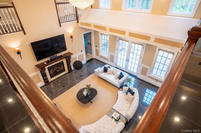 11 Buckingham Court, Muttontown, NY 11791