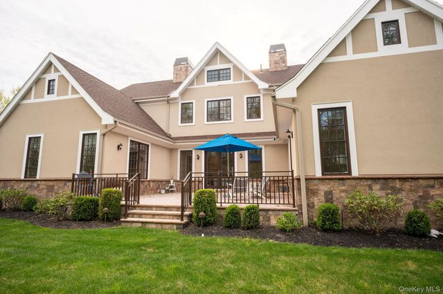 11 Buckingham Court, Muttontown, NY 11791