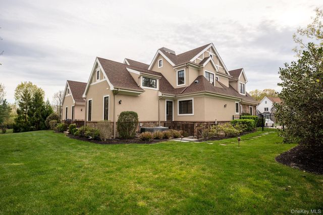 11 Buckingham Court, Muttontown, NY 11791