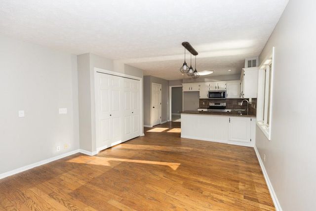 2214 Country Hills Rd, Salina, KS 67401