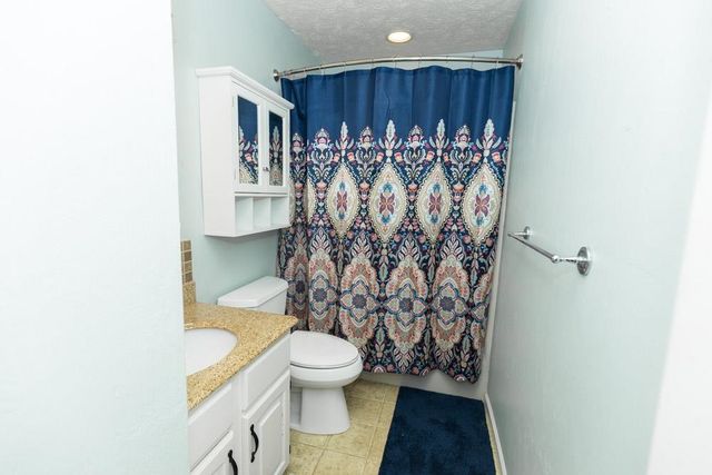 2214 Country Hills Rd, Salina, KS 67401