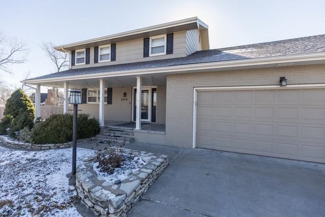 2214 Country Hills Rd, Salina, KS 67401