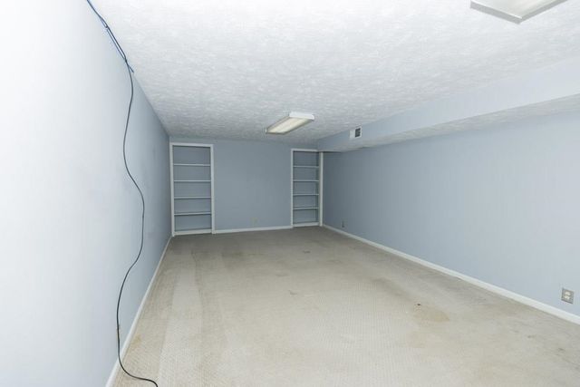 2214 Country Hills Rd, Salina, KS 67401