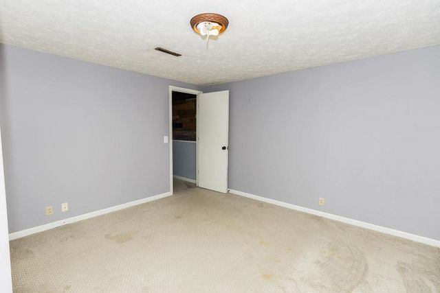 2214 Country Hills Rd, Salina, KS 67401