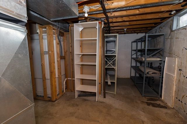 2214 Country Hills Rd, Salina, KS 67401